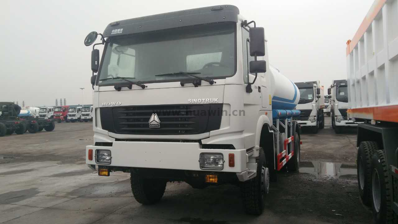 SINOTRUK HOWO 8CBM 4X2 Water Tank Truck