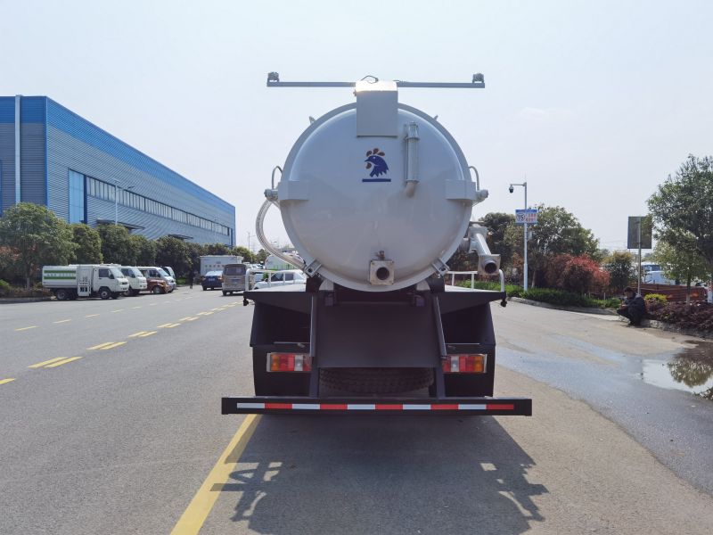 China Brand New 5000 Liters 4x2 Sewage Truck Tank Truck Manufacturer