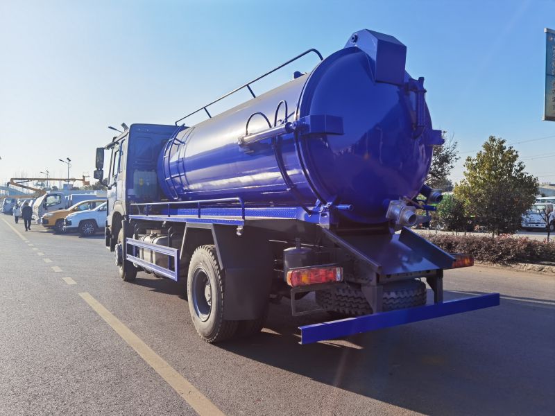 Brand New Howo 10,000liters Suction Truck 4*2 Vacuum Cleaner Truck