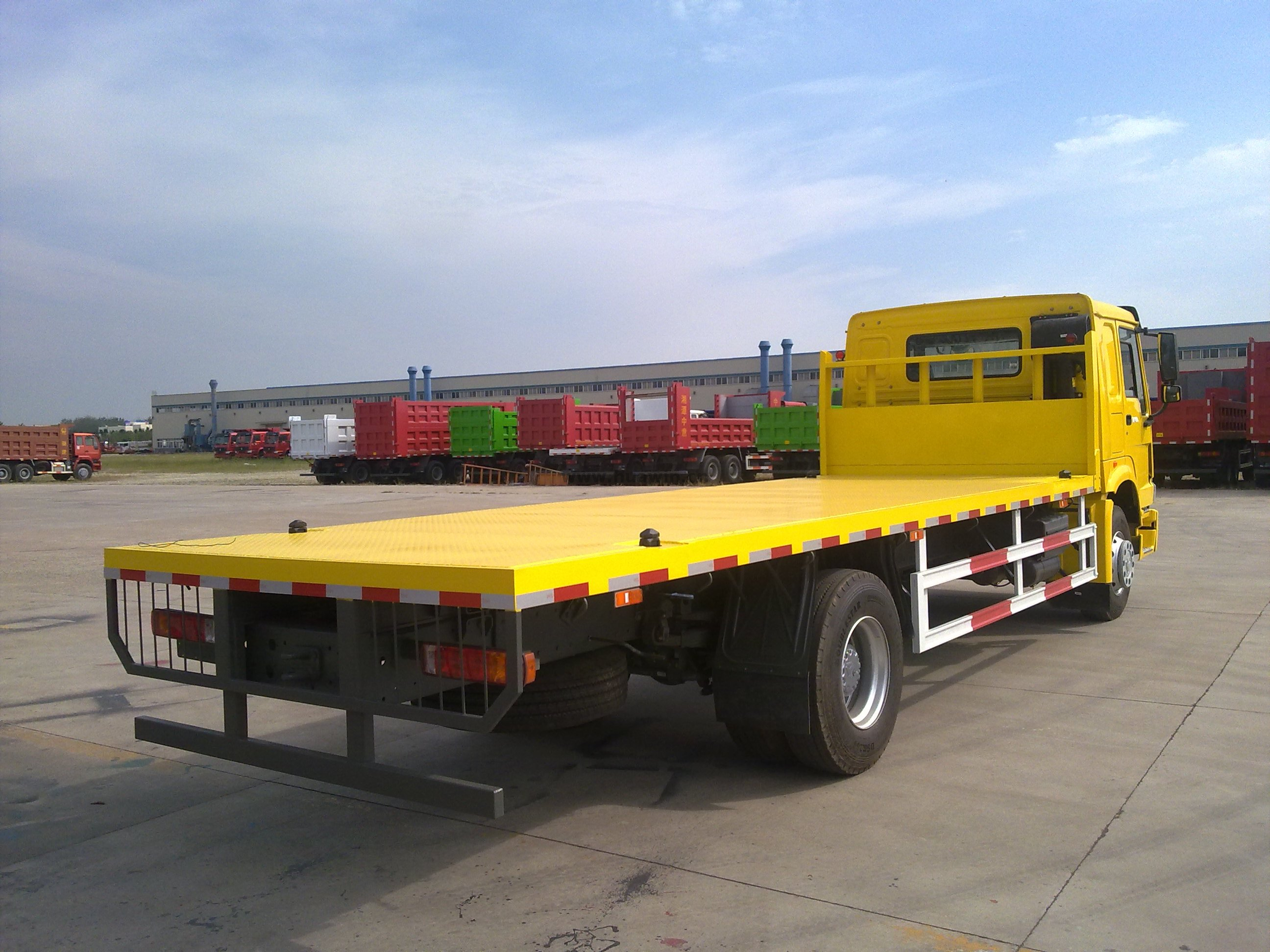 SINOTRUK HOWO 10 wheelers Flatbed Cargo Truck 