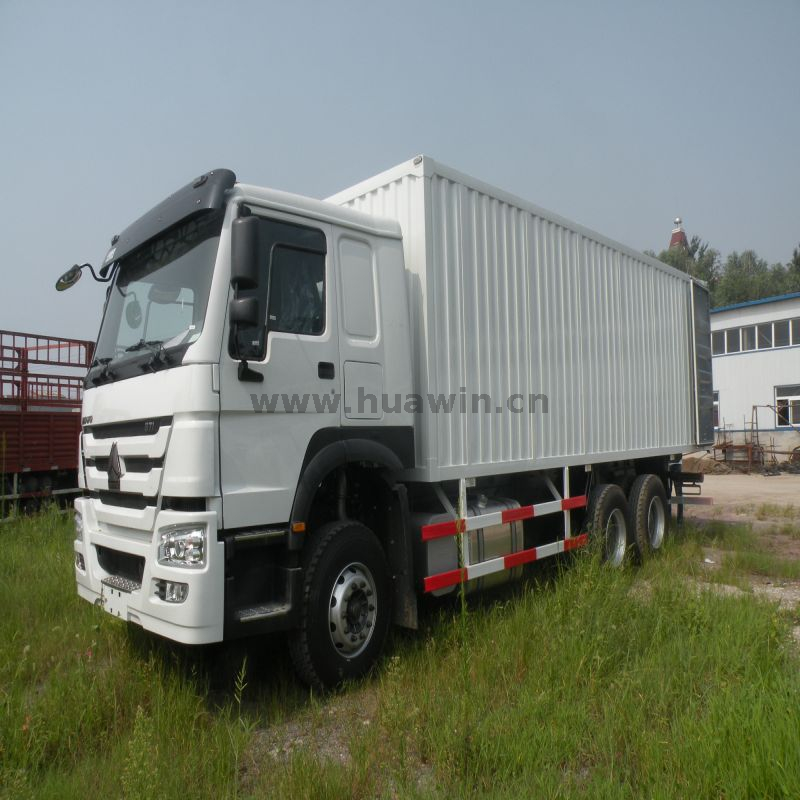 SINOTRUK HOWO 6X4 Van Cargo Truck 